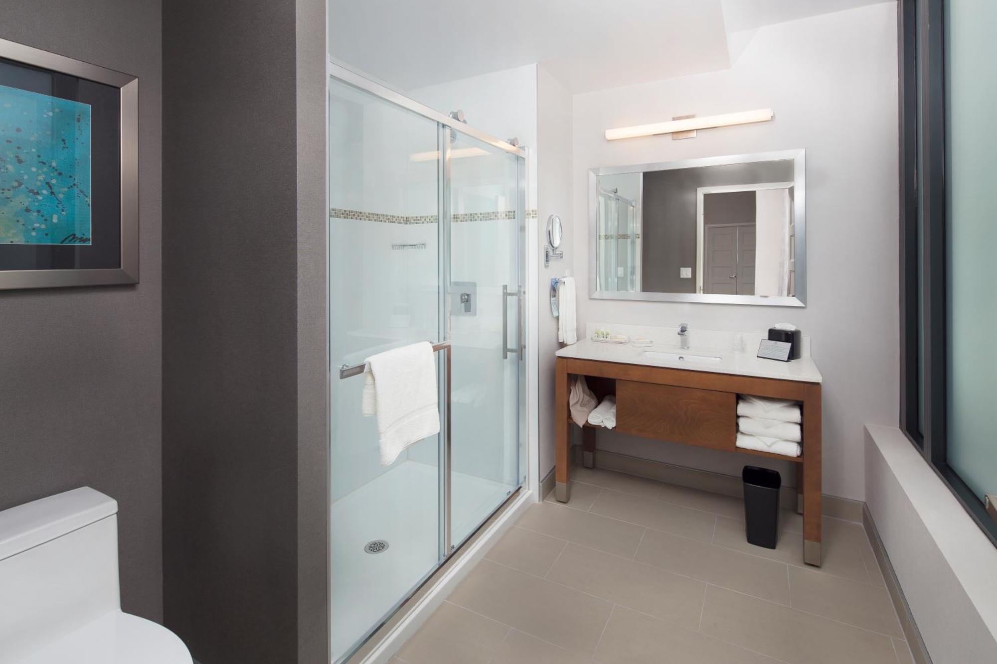 One-Bedroom Corner King Suite