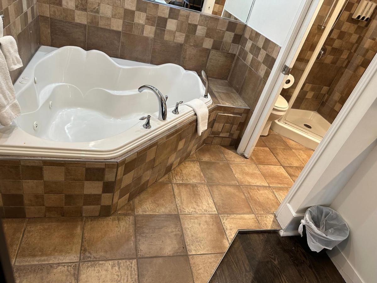 Superior room hot tub,1357985894:JPEG