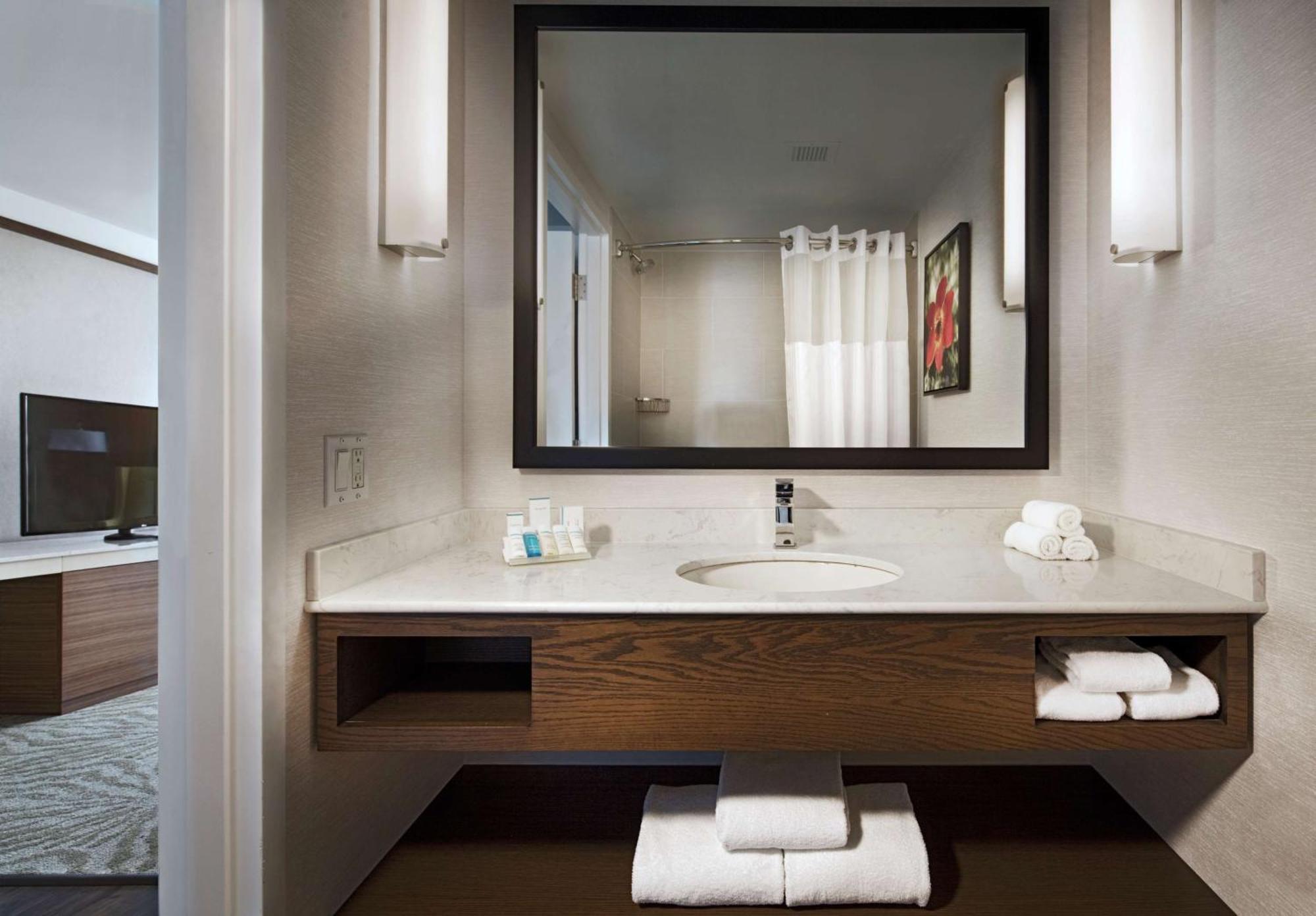 Corner King Room
