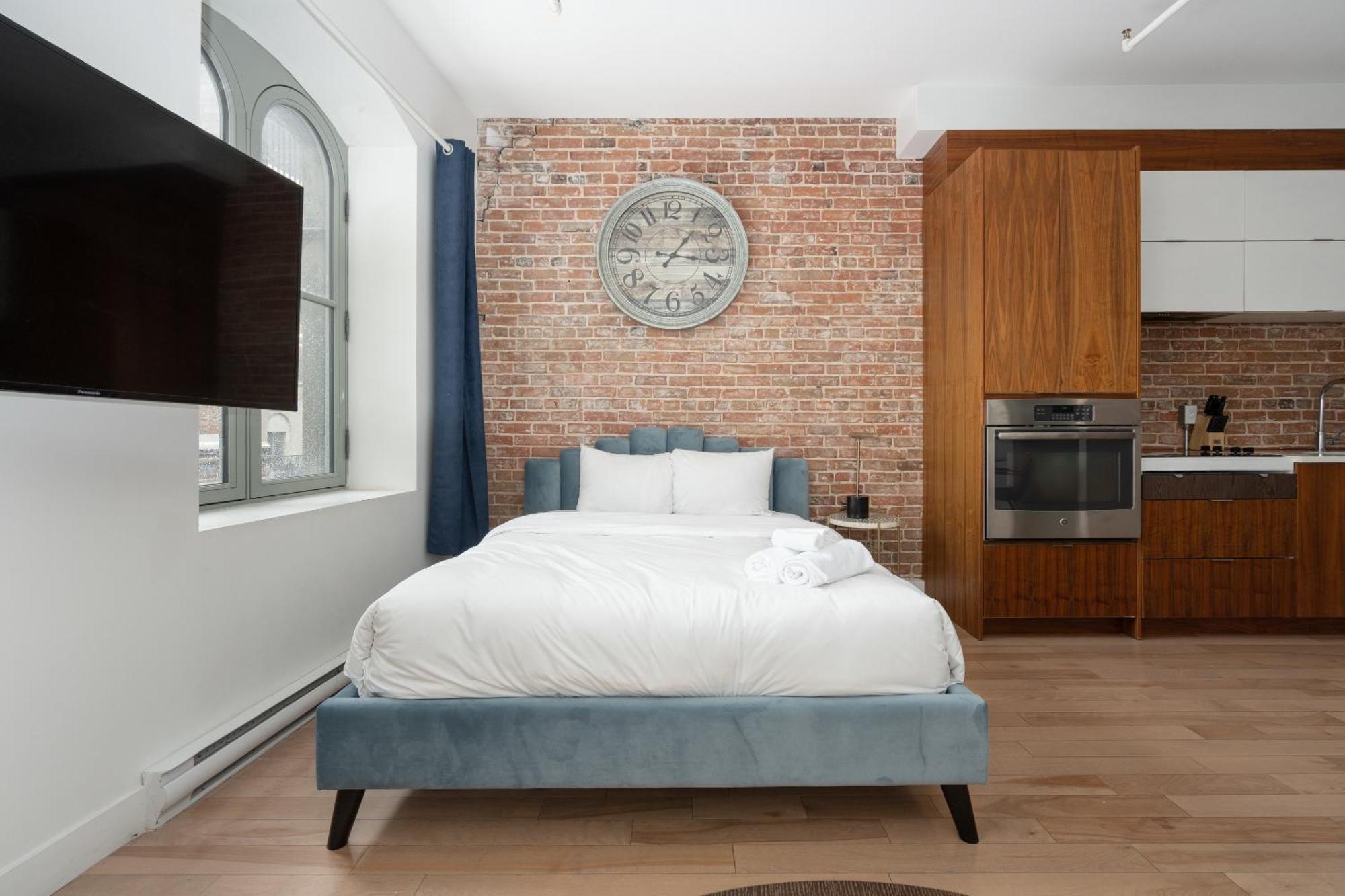 Premium Twin Loft 2 Beds Arched Windows