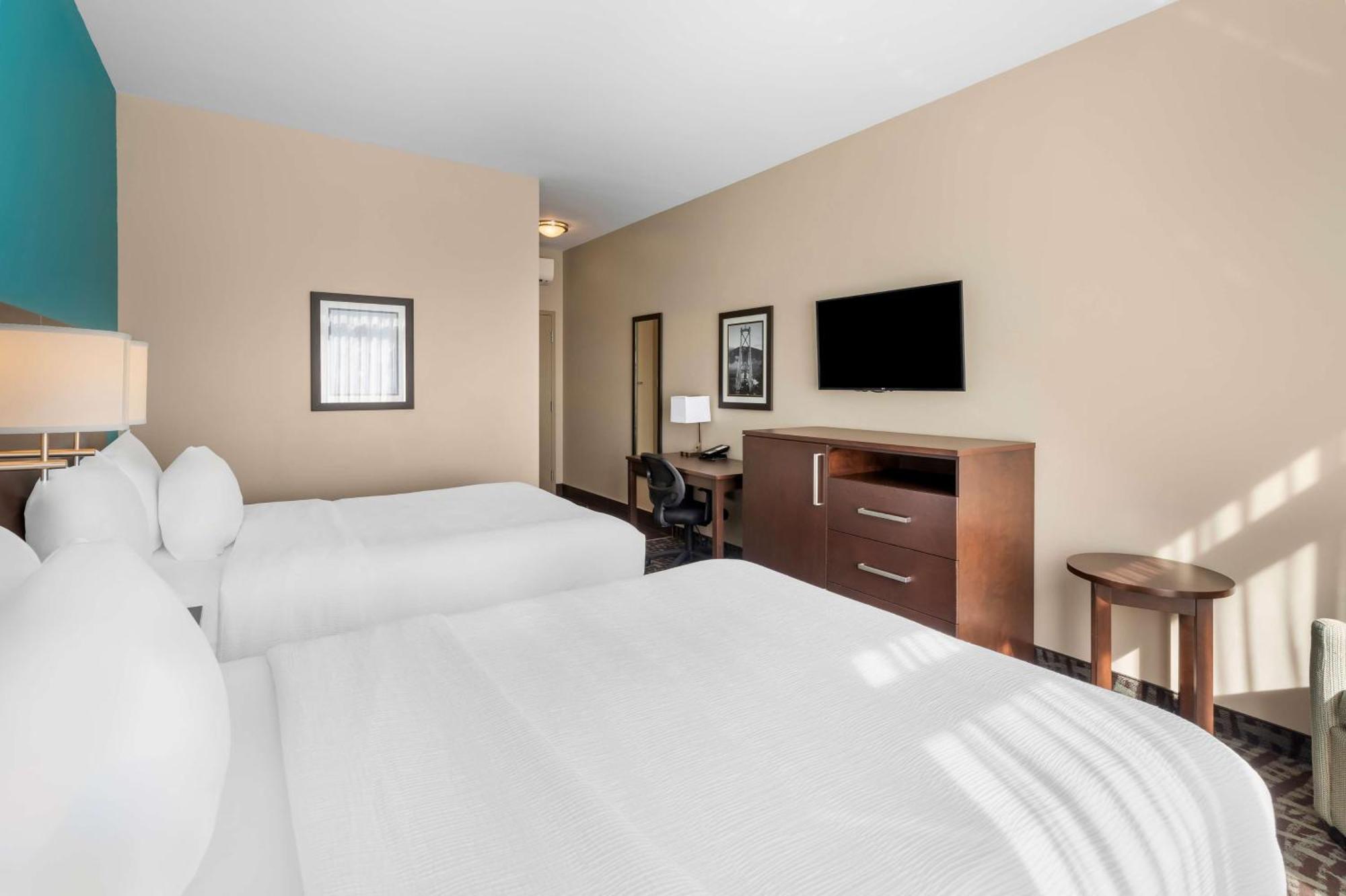 Queen Room Two Queen Beds Non-Smoking