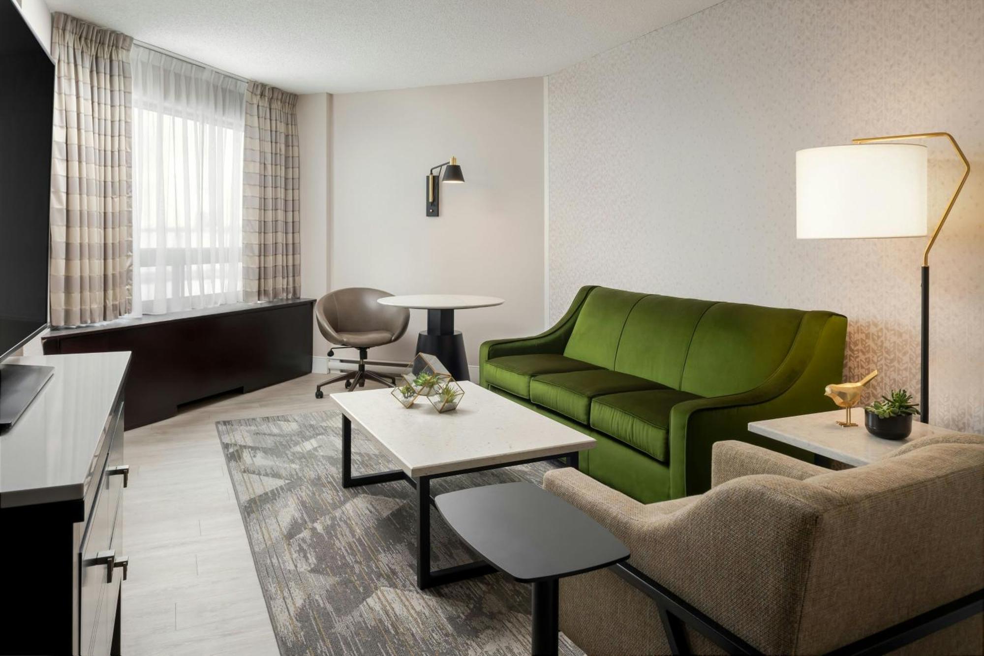 Junior Suite 1 Bedroom Junior Suite 1 King Sofa bed
