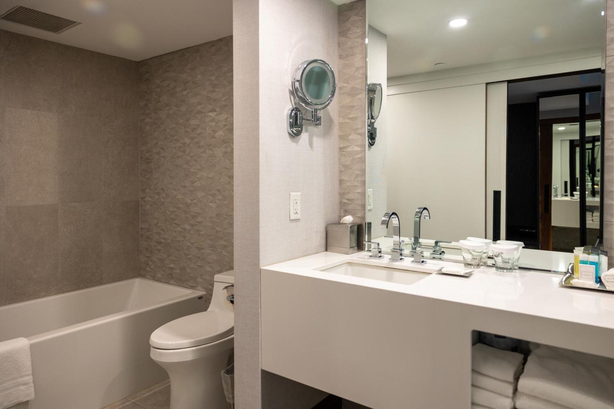 Bi-level Presidential Suite