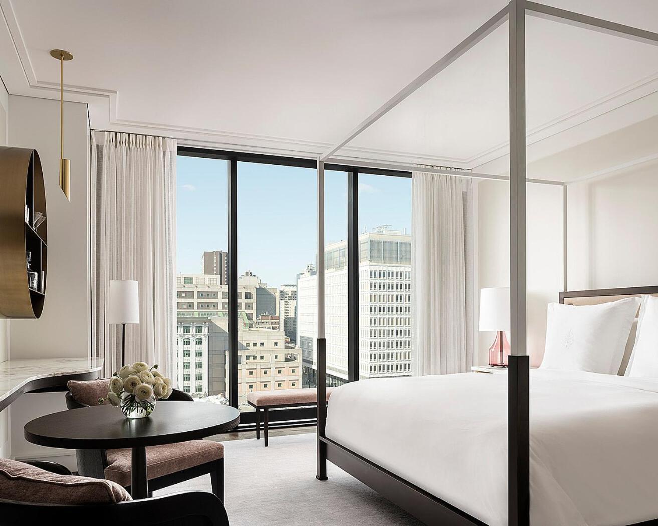 Deluxe King Room Mobility Accessible