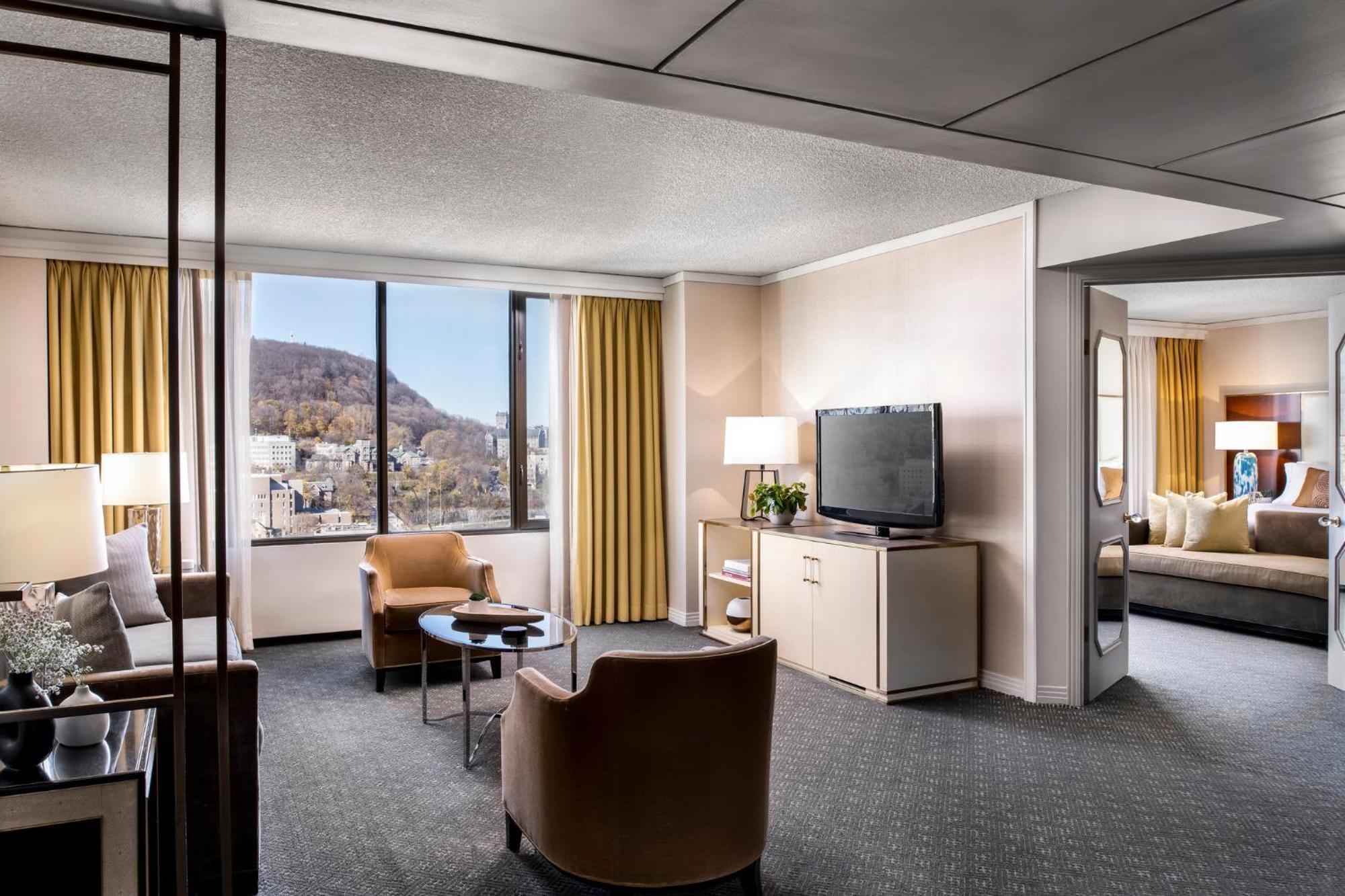 Omni Suite – 1 King bed Sofabed