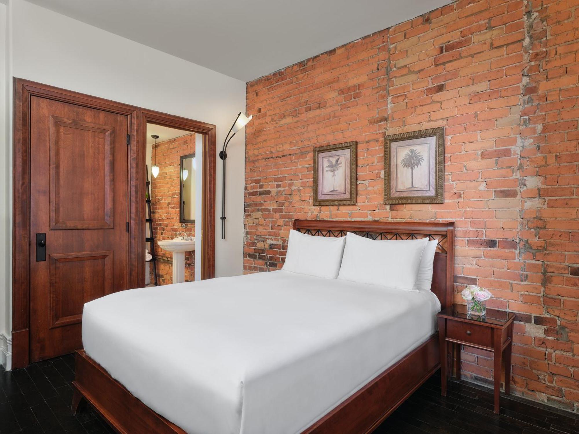 Classic Queen Room