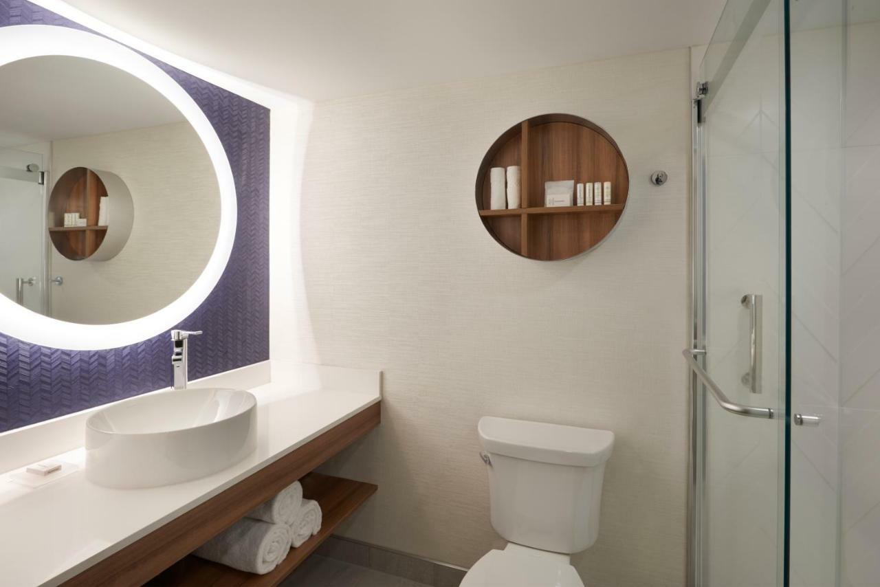 Guest Room, 1 King