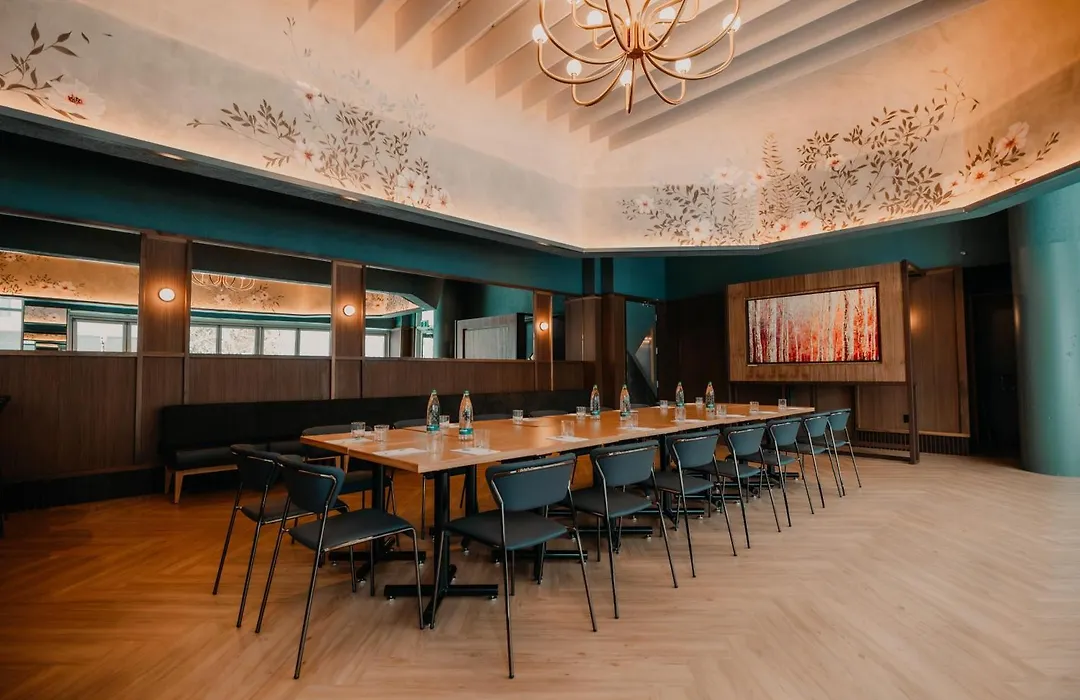 Hilton Garden Inn Montreal Midtown, Quebec, Canada-1