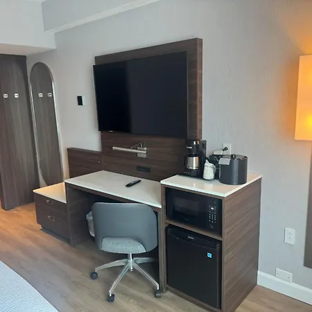Armon Plaza Montreal Airpt, Trademark Collection By Wyndham-3
